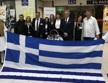 Ρόδος: Υποδοχή στους πρώτους τουρίστες της σεζόν με τσολιάδες και νταούλια (φωτό)